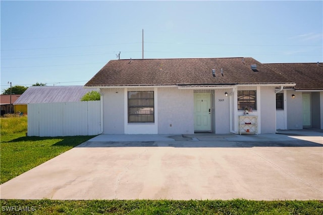 ranch-style house with a front lawn