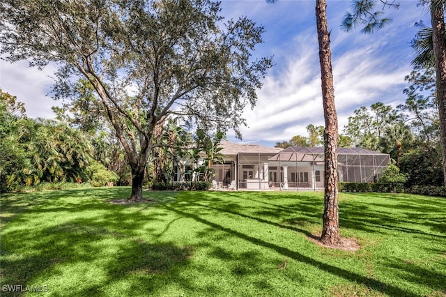 view of yard with a lanai