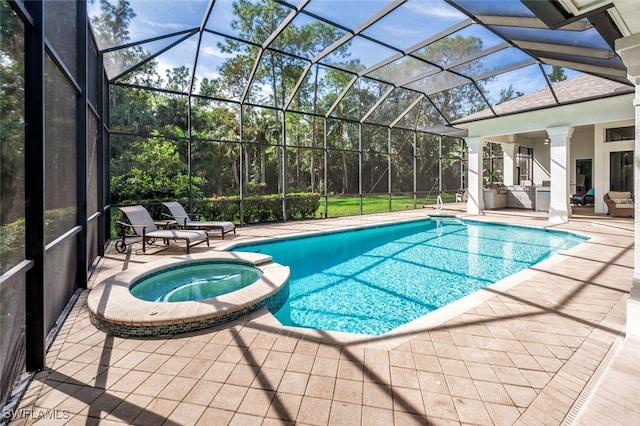 view of pool with an in ground hot tub, a patio area, and a lanai