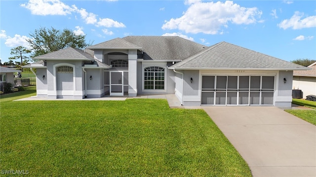 view of front of property featuring a front lawn and a garage