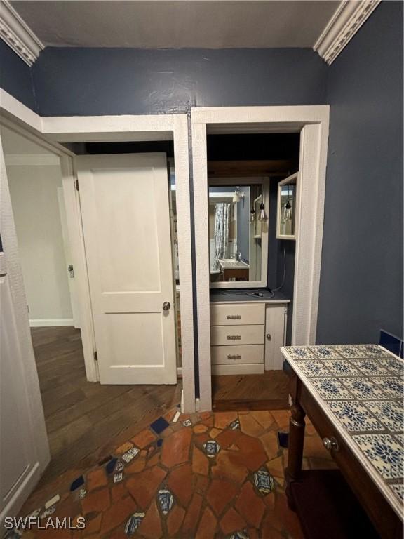 bathroom featuring crown molding