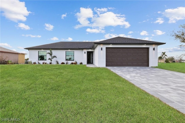 view of front of property featuring a front yard and a garage