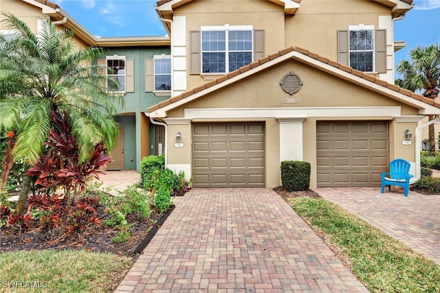 view of front facade featuring a garage