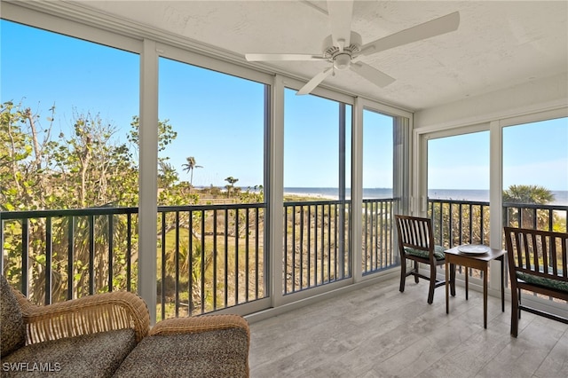 sunroom featuring ceiling fan