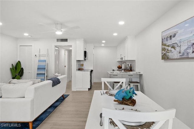 342 Harbour Dr, Naples, FL 34103 - living room with visible vents, a ceiling fan, light wood-style floors, and recessed lighting