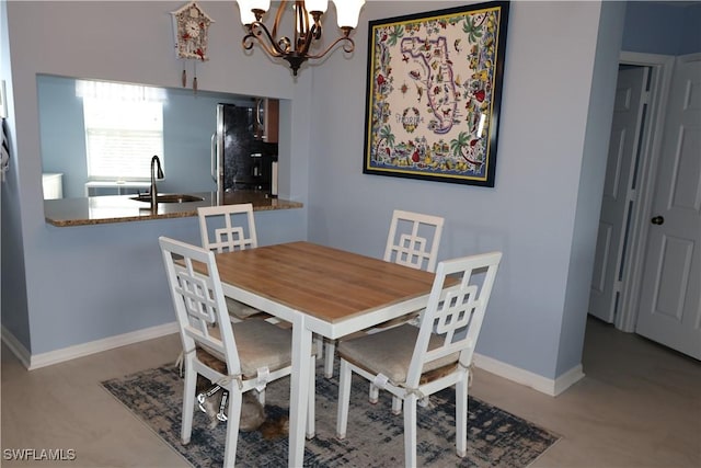 dining room with sink and an inviting chandelier