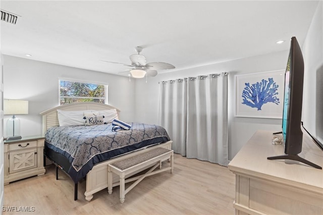 bedroom with recessed lighting, visible vents, light wood finished floors, and ceiling fan