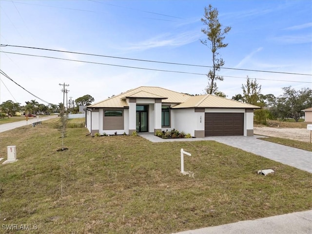 view of front facade featuring a garage and a front yard