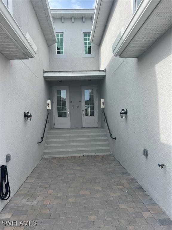 view of exterior entry with stucco siding