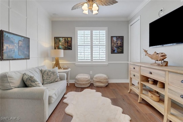 living room featuring ceiling fan, crown molding, and hardwood / wood-style flooring