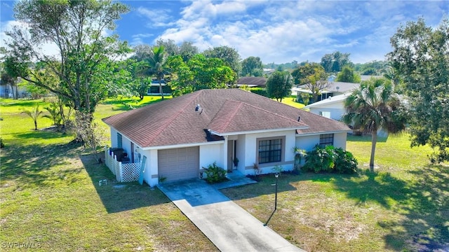 view of front of home featuring a front yard and a garage