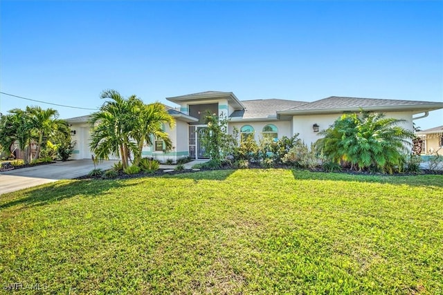 view of front of property featuring a front lawn and a garage