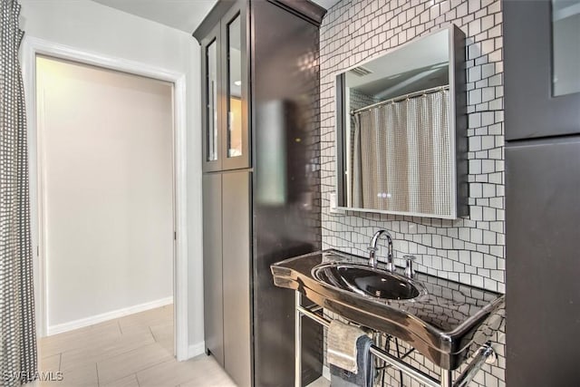 bathroom featuring sink and tasteful backsplash