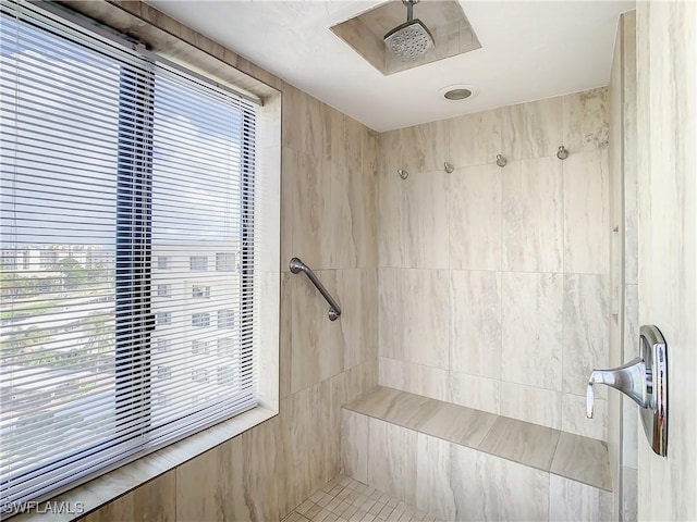 bathroom featuring a healthy amount of sunlight and tiled shower