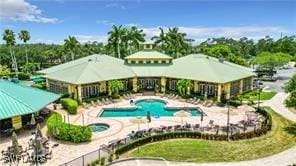 view of swimming pool