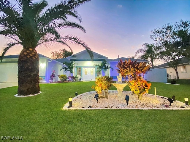 view of yard at dusk