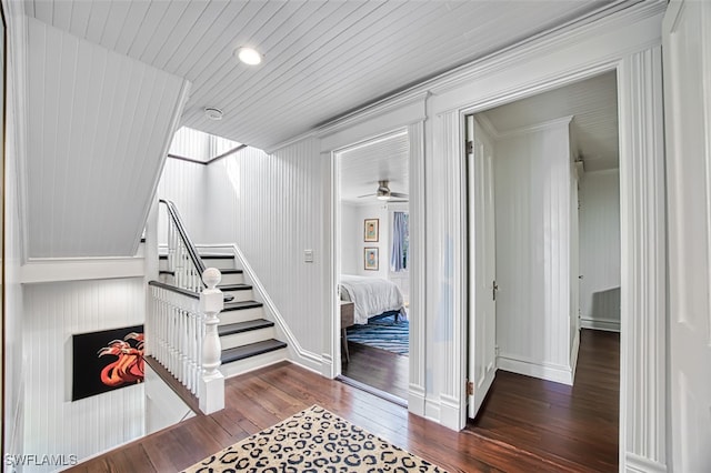 stairs featuring hardwood / wood-style flooring, ornamental molding, and ceiling fan