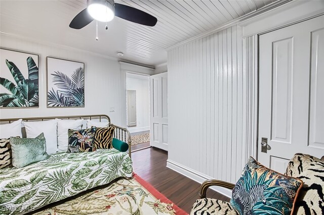 bedroom featuring ornamental molding, dark hardwood / wood-style floors, and ceiling fan