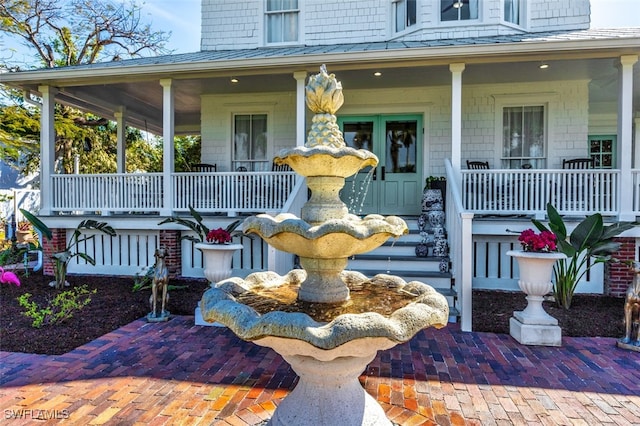 doorway to property with covered porch