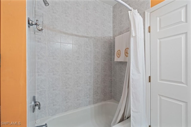 bathroom featuring shower / bath combo