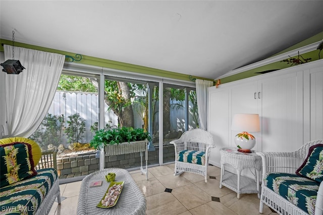 sunroom with lofted ceiling