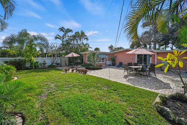 view of yard with a patio area