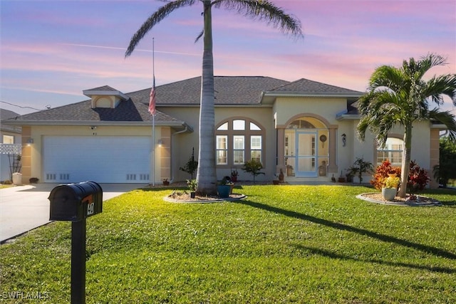 view of front facade featuring a yard and a garage