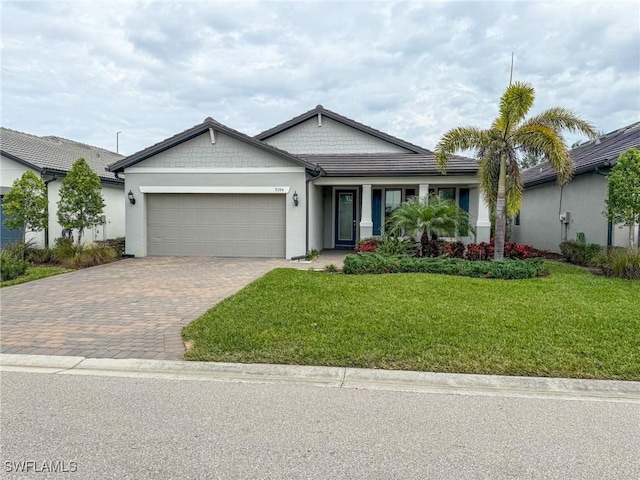 view of front of property featuring a front lawn and a garage