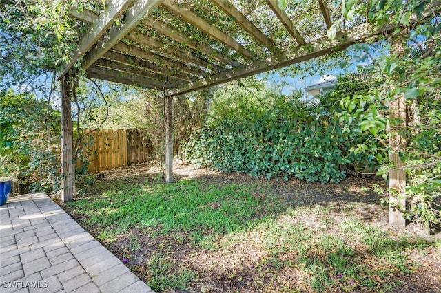 view of yard featuring a pergola