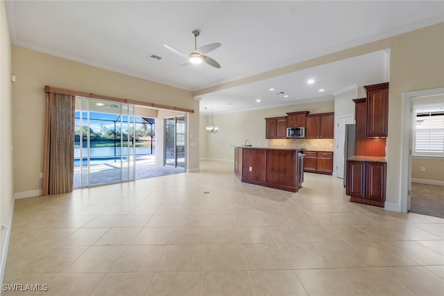 kitchen featuring crown molding, a kitchen island with sink, decorative backsplash, and ceiling fan with notable chandelier