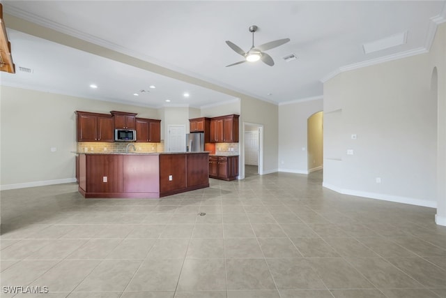 kitchen featuring stainless steel appliances, tasteful backsplash, light tile patterned flooring, ceiling fan, and a center island with sink