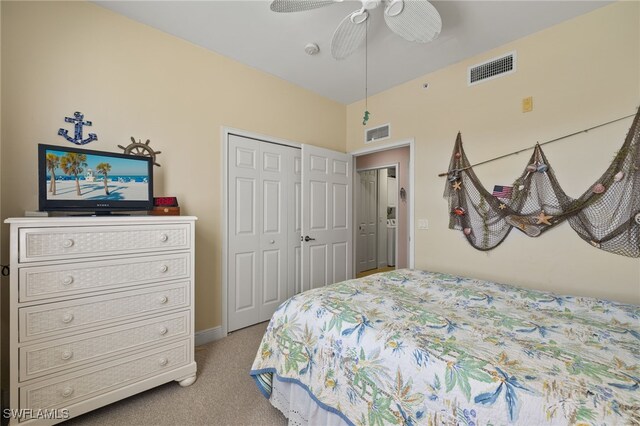 bedroom featuring light carpet, a ceiling fan, visible vents, and a closet