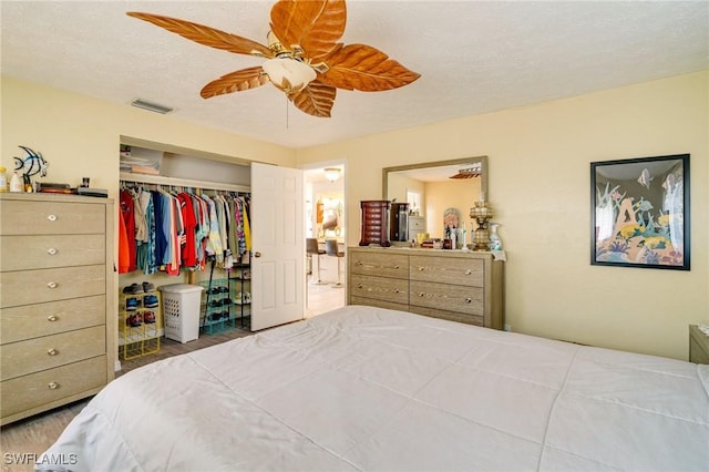 bedroom with ceiling fan, a closet, and a textured ceiling