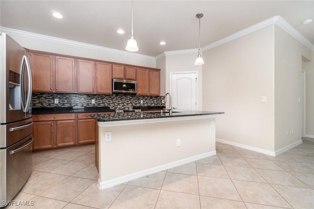 kitchen featuring appliances with stainless steel finishes, a center island with sink, hanging light fixtures, and light tile patterned flooring