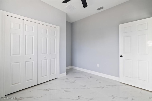 unfurnished bedroom with ceiling fan and a closet