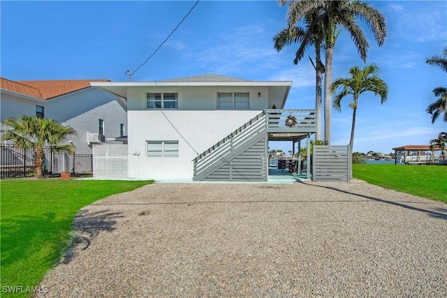 view of front of house featuring a front yard