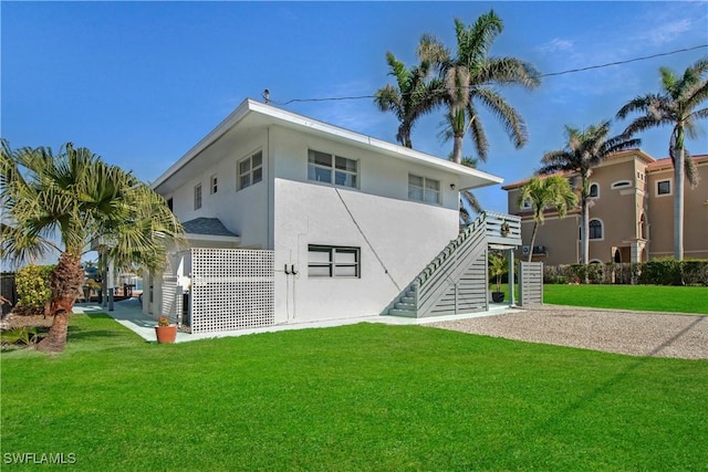 view of front of home featuring a front yard