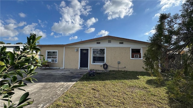 2184 Coronet St, Fort Myers, FL 33907 - view of front of house with a front yard