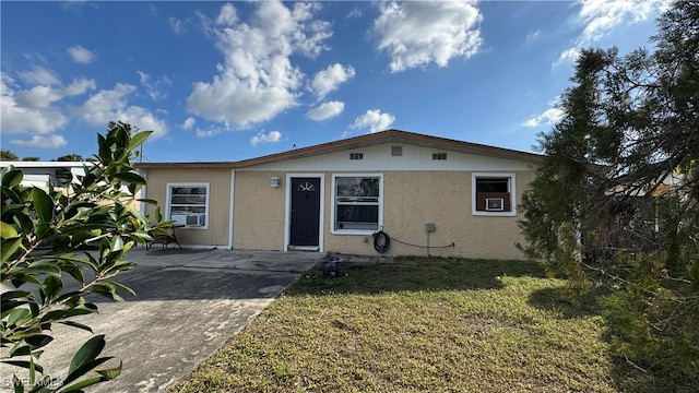 view of front of house with a front yard