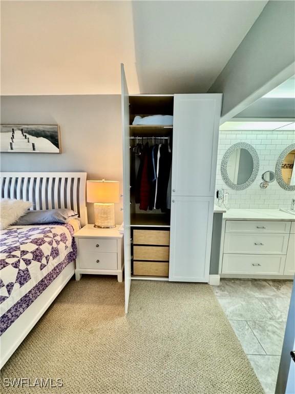 bedroom with a closet