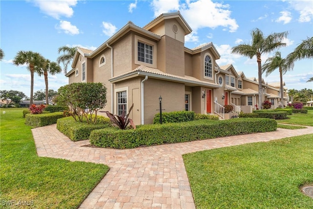 view of front of property with a front yard