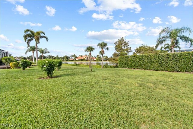 view of yard featuring a water view