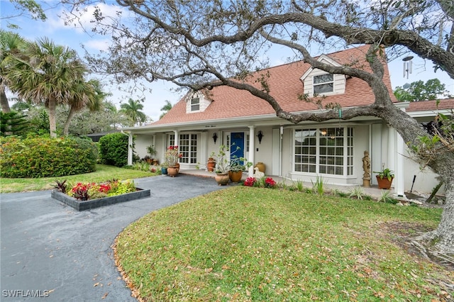 view of front of property with a front lawn