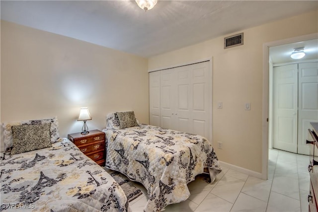 bedroom featuring a closet