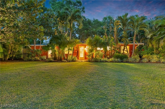 view of yard at dusk