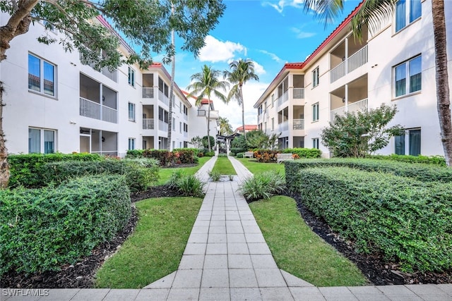 view of property's community featuring a yard