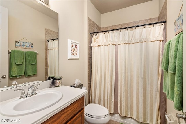 bathroom featuring a shower with curtain, vanity, and toilet