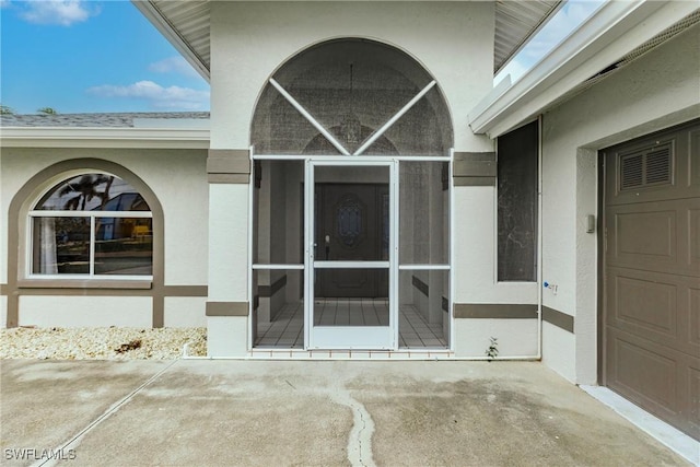 entrance to property featuring a patio