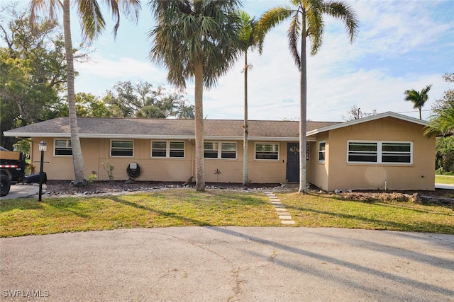 single story home with a front yard