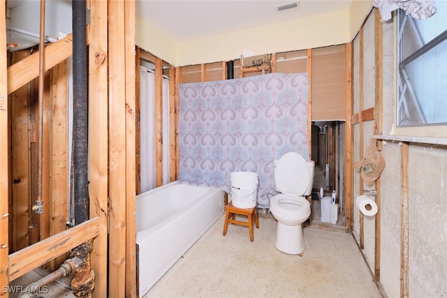 bathroom with toilet and a bathing tub